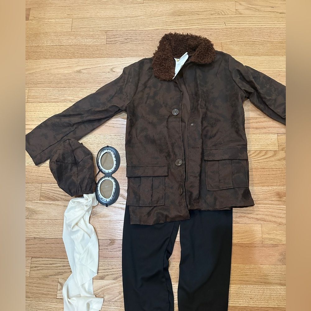 Aviator jacket, scarf, cap and glasses size 5-7 years. Pajamas included